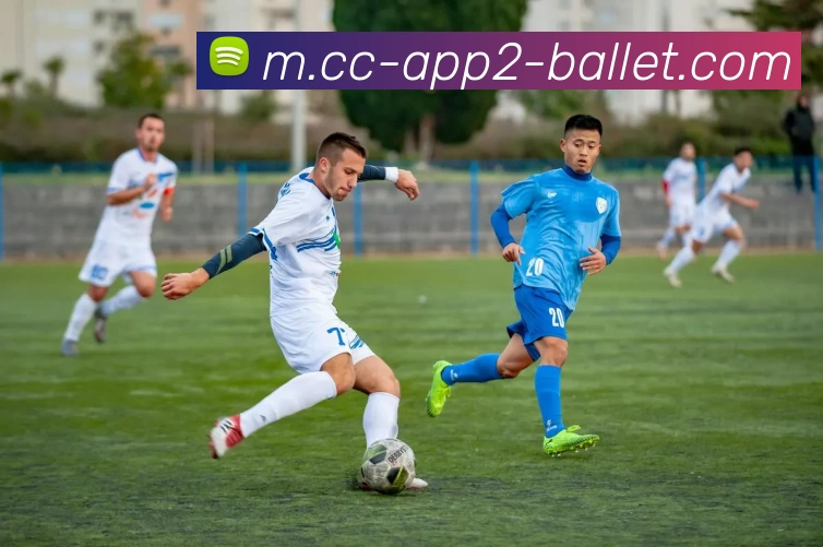 杰伦布朗高效表现20投12中砍下30分13篮板三分球命中率惊人